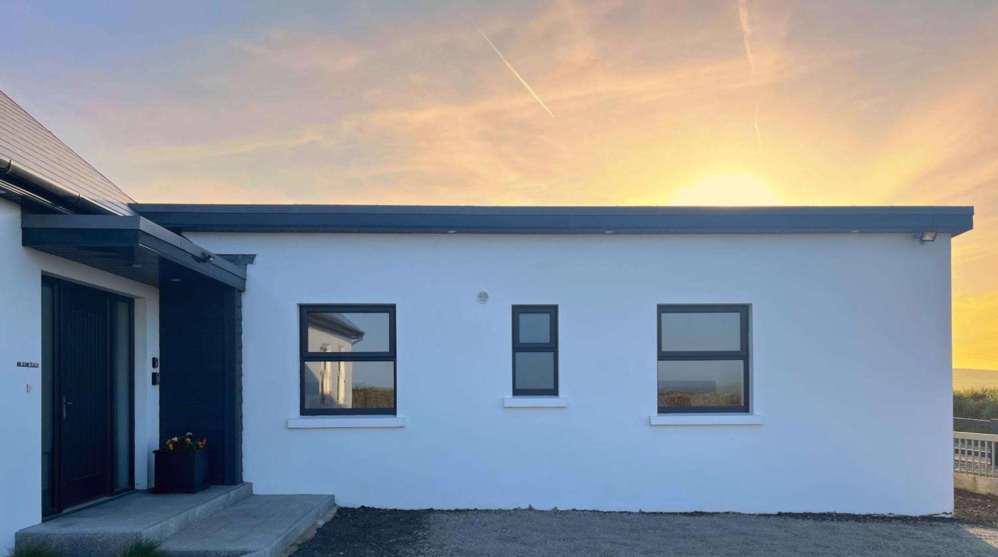 An Sean Teach Self Catering Apartment Fodry Bagian luar foto